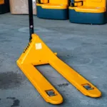 Тележка гидравлическая Xilin DB2000 с полиуретановыми колёсами (грузоподъемность 2,0 т.)