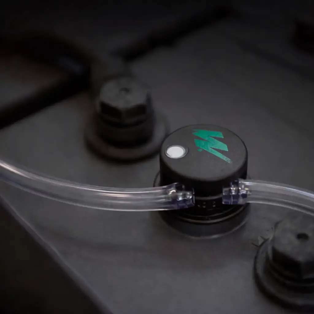 Пробка банки АКБ 82,5 мм под систему долива воды, с логотипом Midac, с поплавком